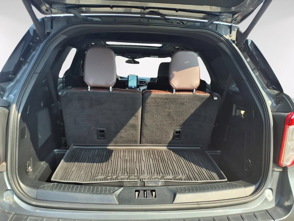Used 2023 Ford Explorer Platinum w/ Technology Package AWD/4WD image 14