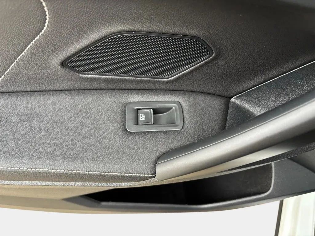 Used 2024 Volkswagen Tiguan SE R-Line image 23