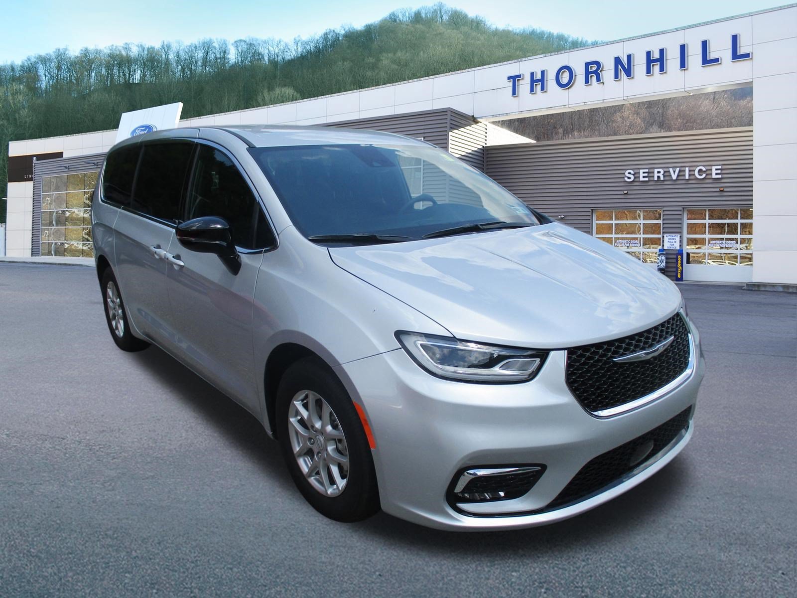 Used 2026 Chrysler Pacifica Select FWD image 1