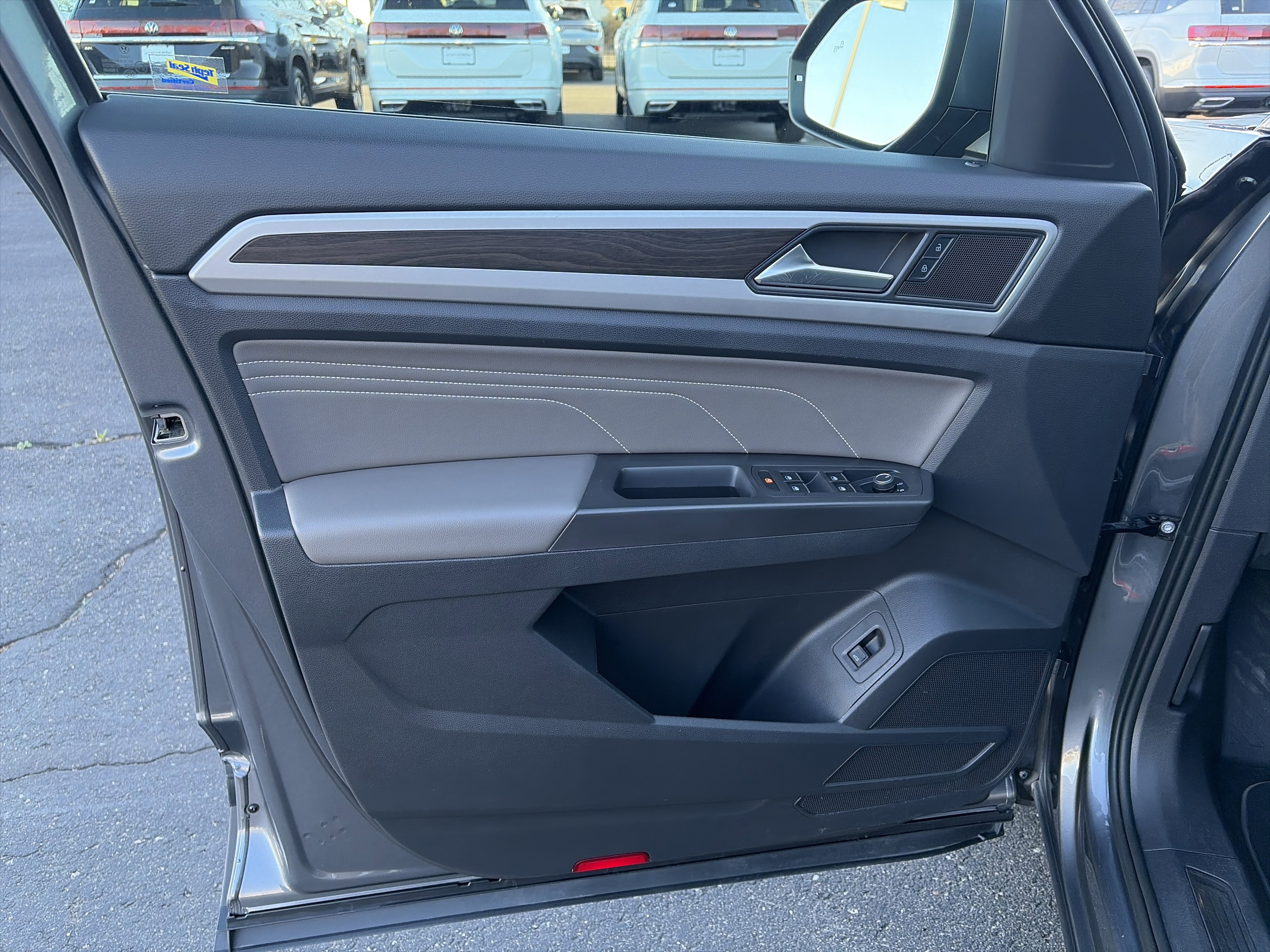 Used 2023 Volkswagen Atlas SE w/ Panoramic Sunroof Package image 14