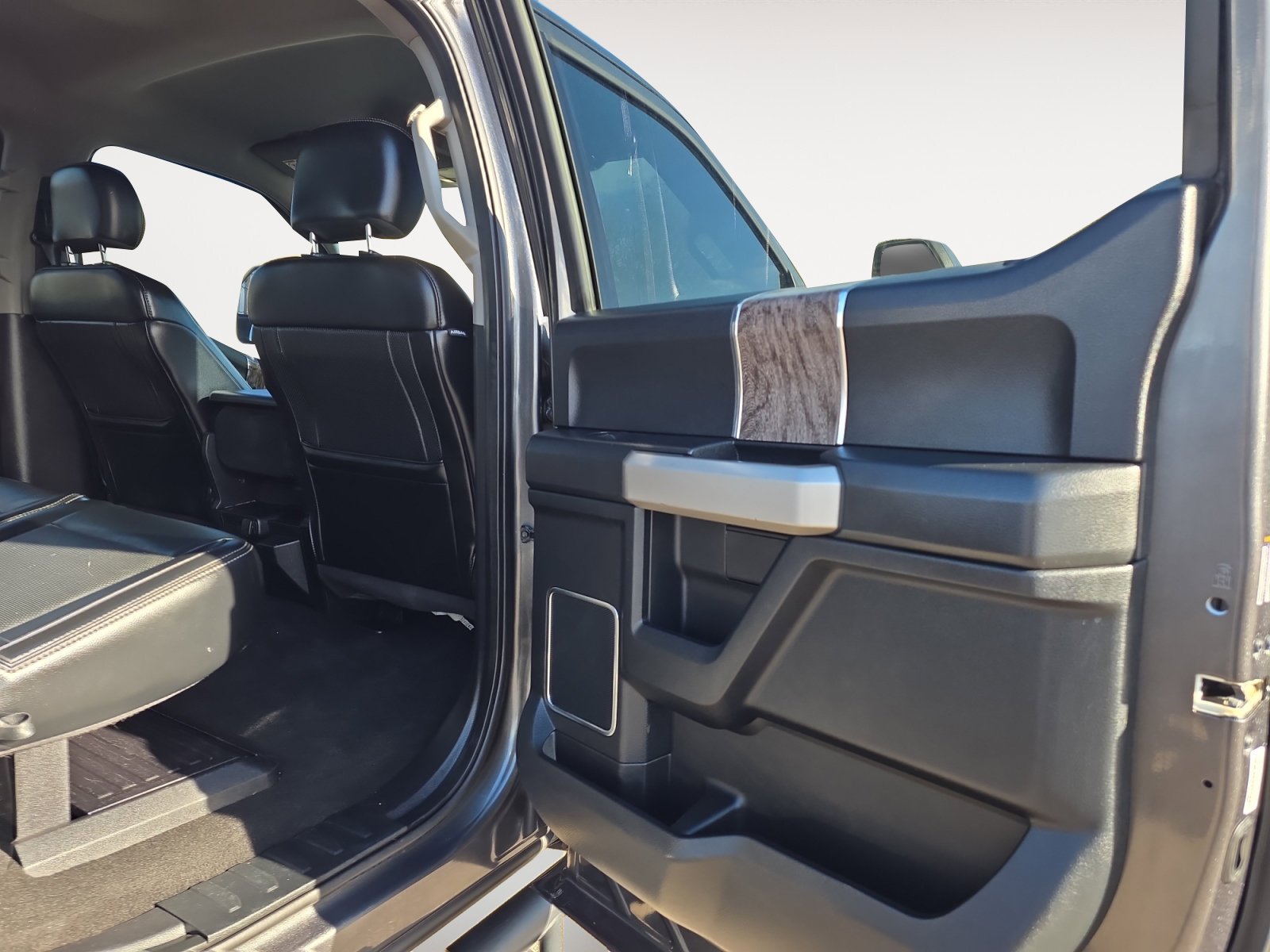 Used 2019 Ford F350 Lariat w/ Lariat Value Package AWD/4WD image 13