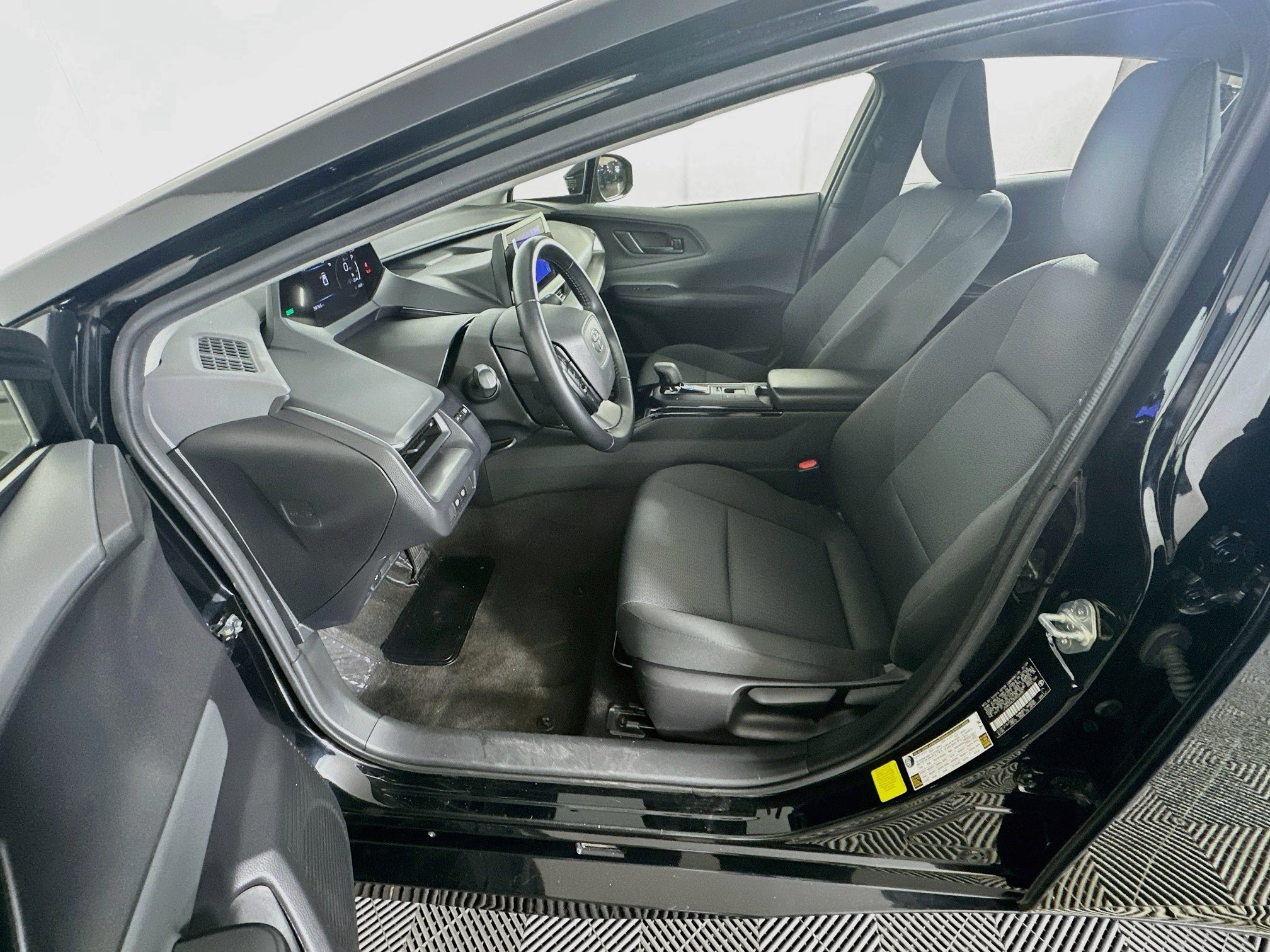 Used 2024 Toyota Prius LE FWD image 13