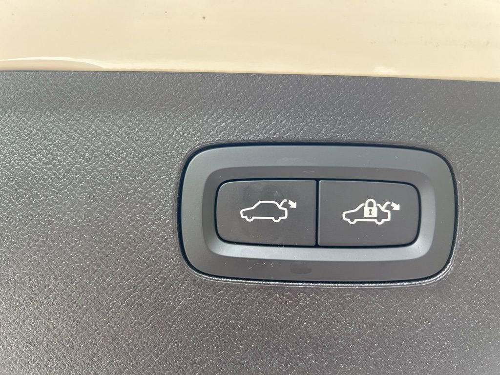 Used 2022 Volvo XC90 T6 Inscription w/ Lounge Package AWD/4WD image 34