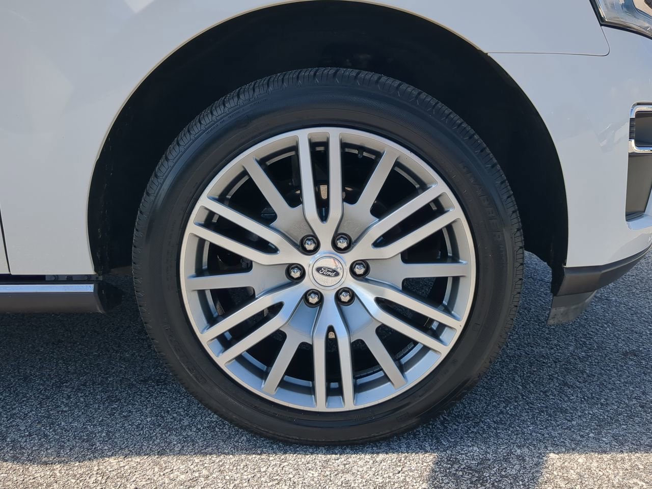 Certified 2022 Ford Expedition Max Limited RWD image 9