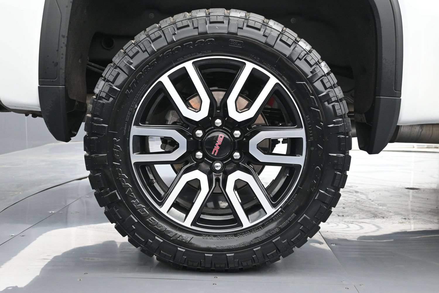 Used 2023 GMC Sierra 1500 AT4 w/ Technology Package AWD/4WD image 18