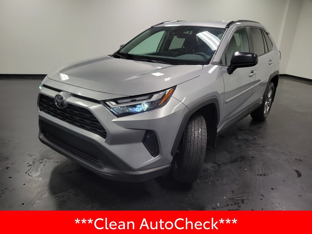 Used 2025 Toyota RAV4 LE AWD/4WD image 4