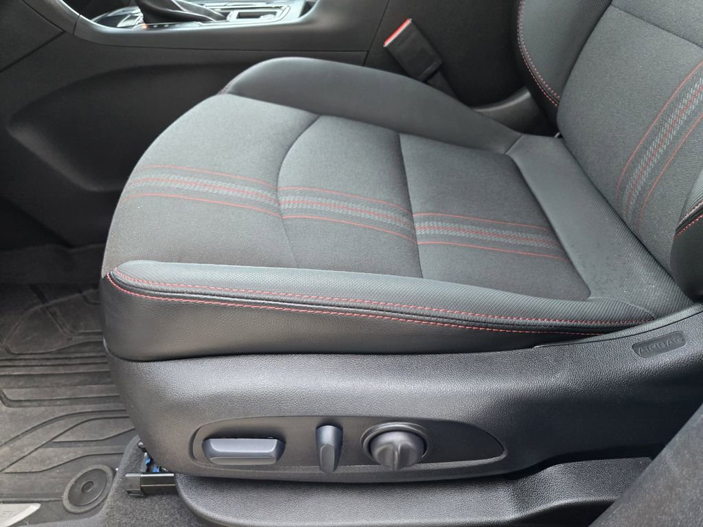 Used 2023 Chevrolet Equinox RS image 16