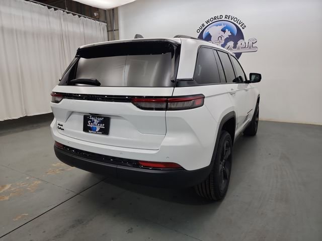 New 2025 Jeep Grand Cherokee Altitude image 9