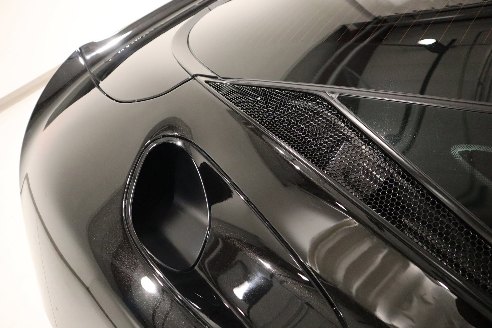 Used 2023 McLaren GT RWD image 27