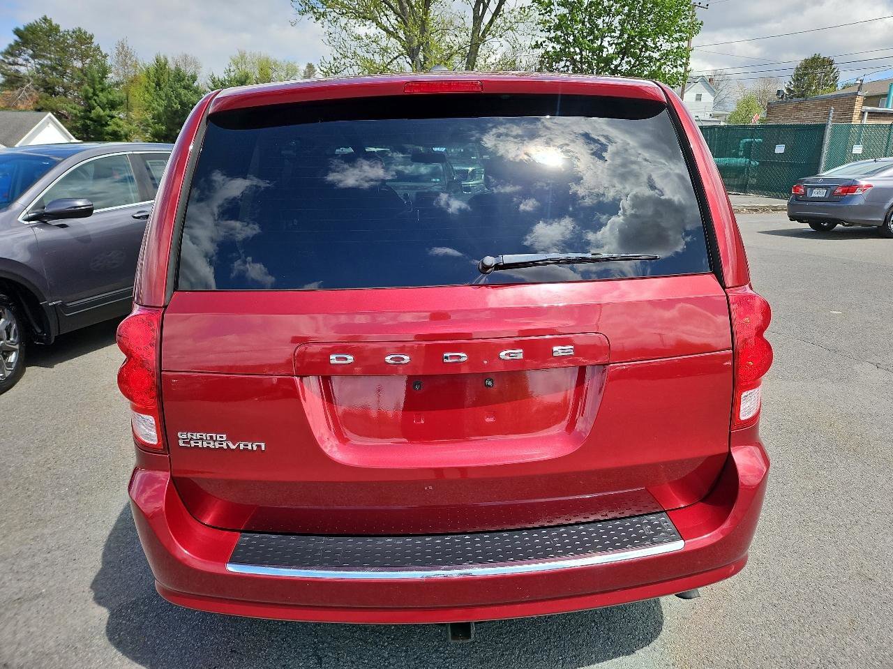 Used 2015 Dodge Grand Caravan SE w/ Quick Order Package 29E SE FWD image 4