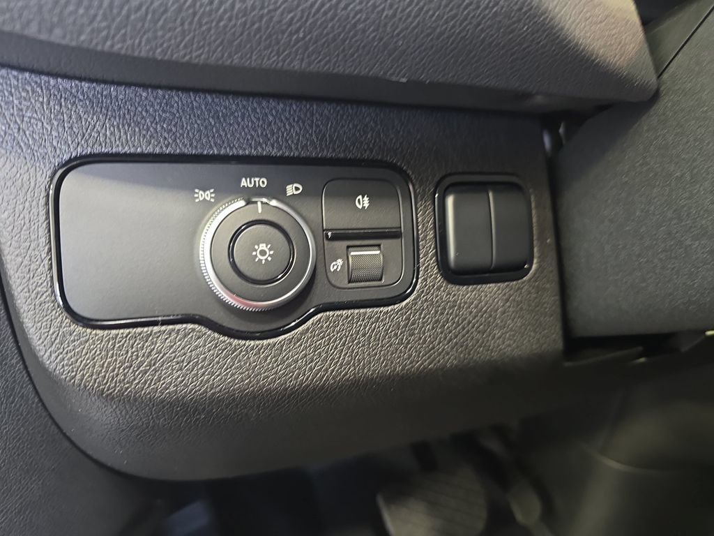 Used 2023 Mercedes-Benz Sprinter 2500 image 28