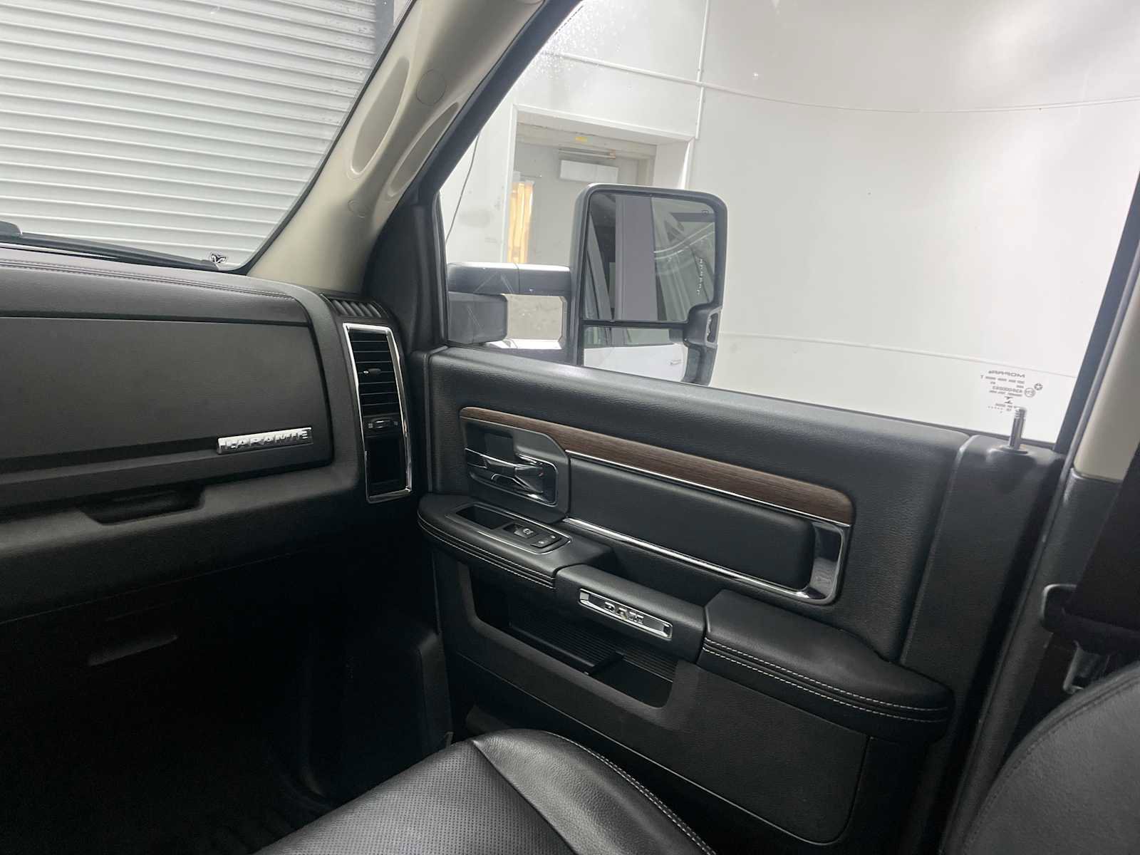 Used 2018 RAM 1500 Laramie w/ Convenience Group AWD/4WD image 11