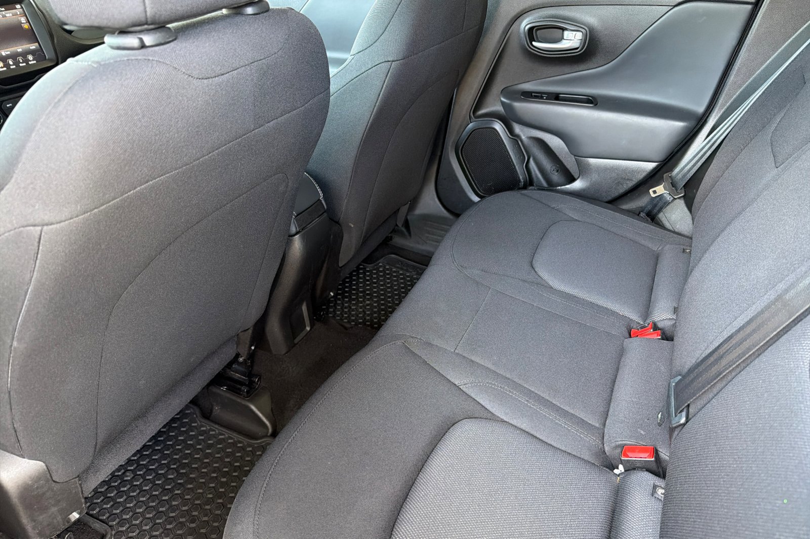 Used 2023 Jeep Renegade Latitude AWD/4WD image 11
