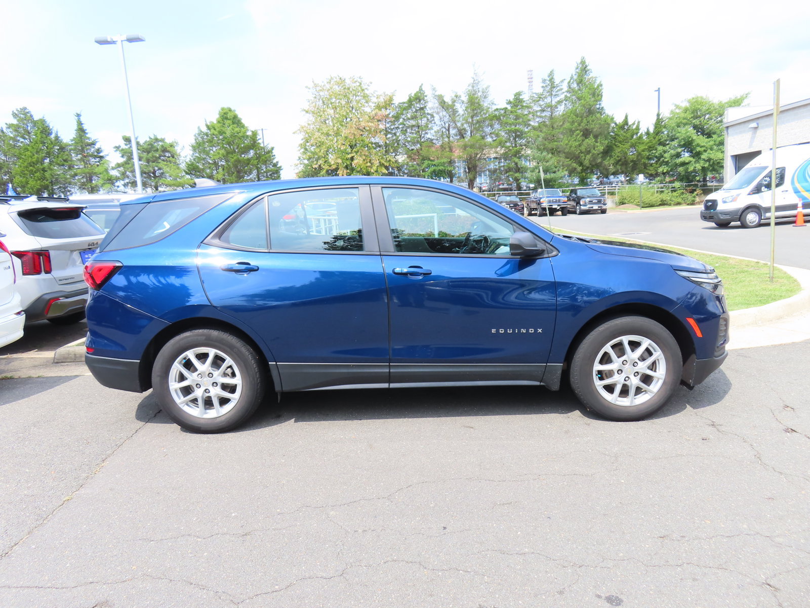 Used 2023 Chevrolet Equinox LS FWD image 4