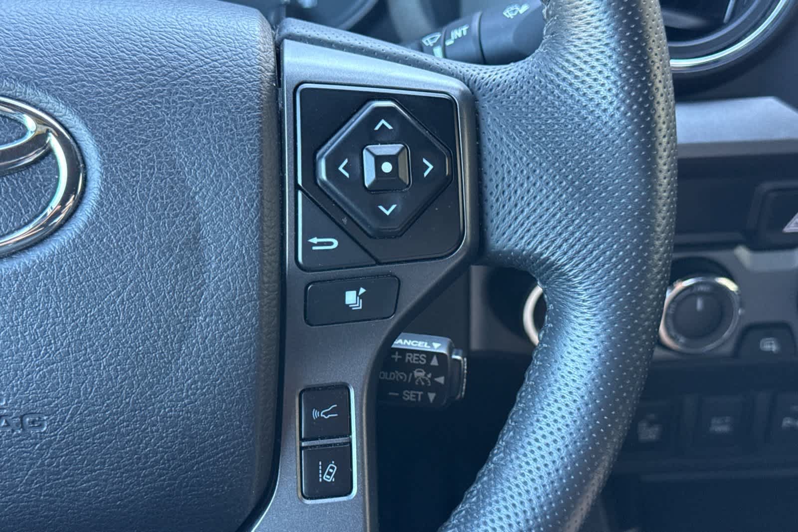 Used 2021 Toyota Tacoma TRD Off-Road w/ Technology Package AWD/4WD image 26