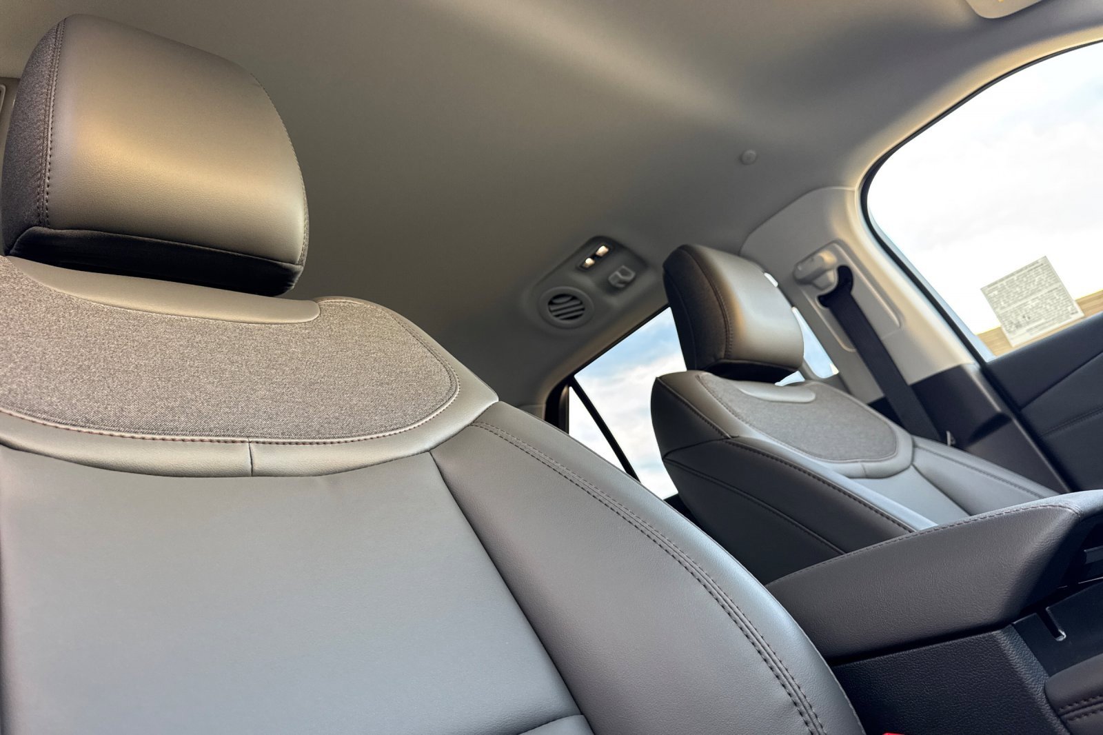 New 2026 Ford Explorer Active w/ Active Comfort Package image 17