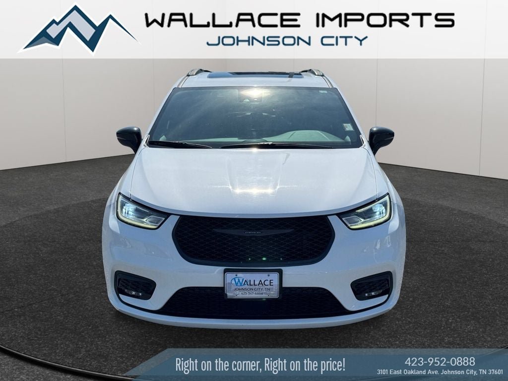 Used 2025 Chrysler Pacifica Limited FWD image 8