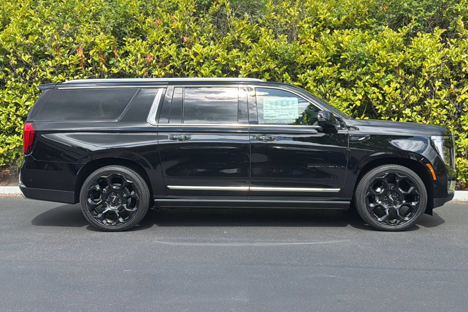 New 2026 GMC Yukon XL Denali AWD/4WD image 3