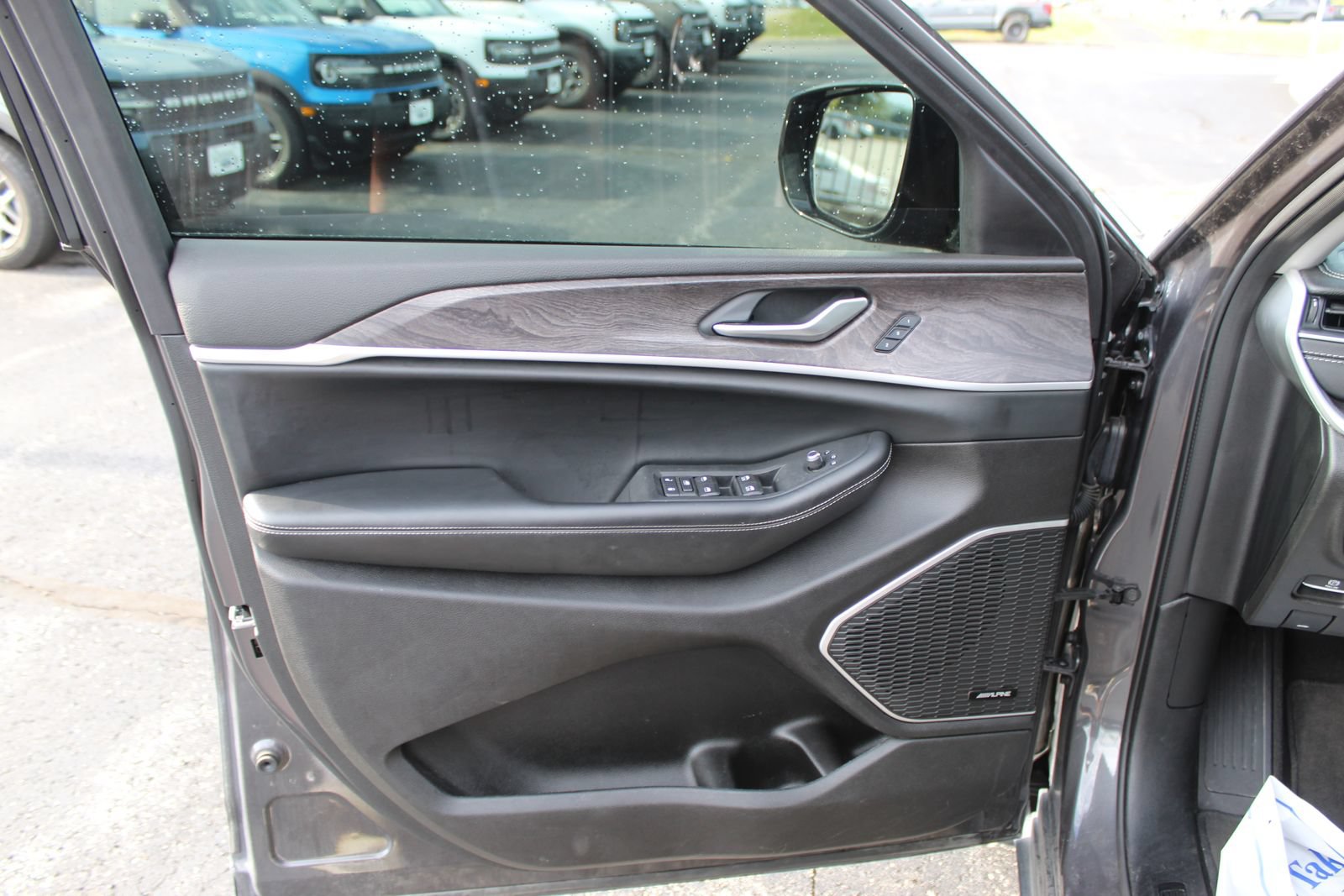 Used 2022 Jeep Grand Cherokee L Limited w/ MOPAR Finishing Package AWD/4WD image 19