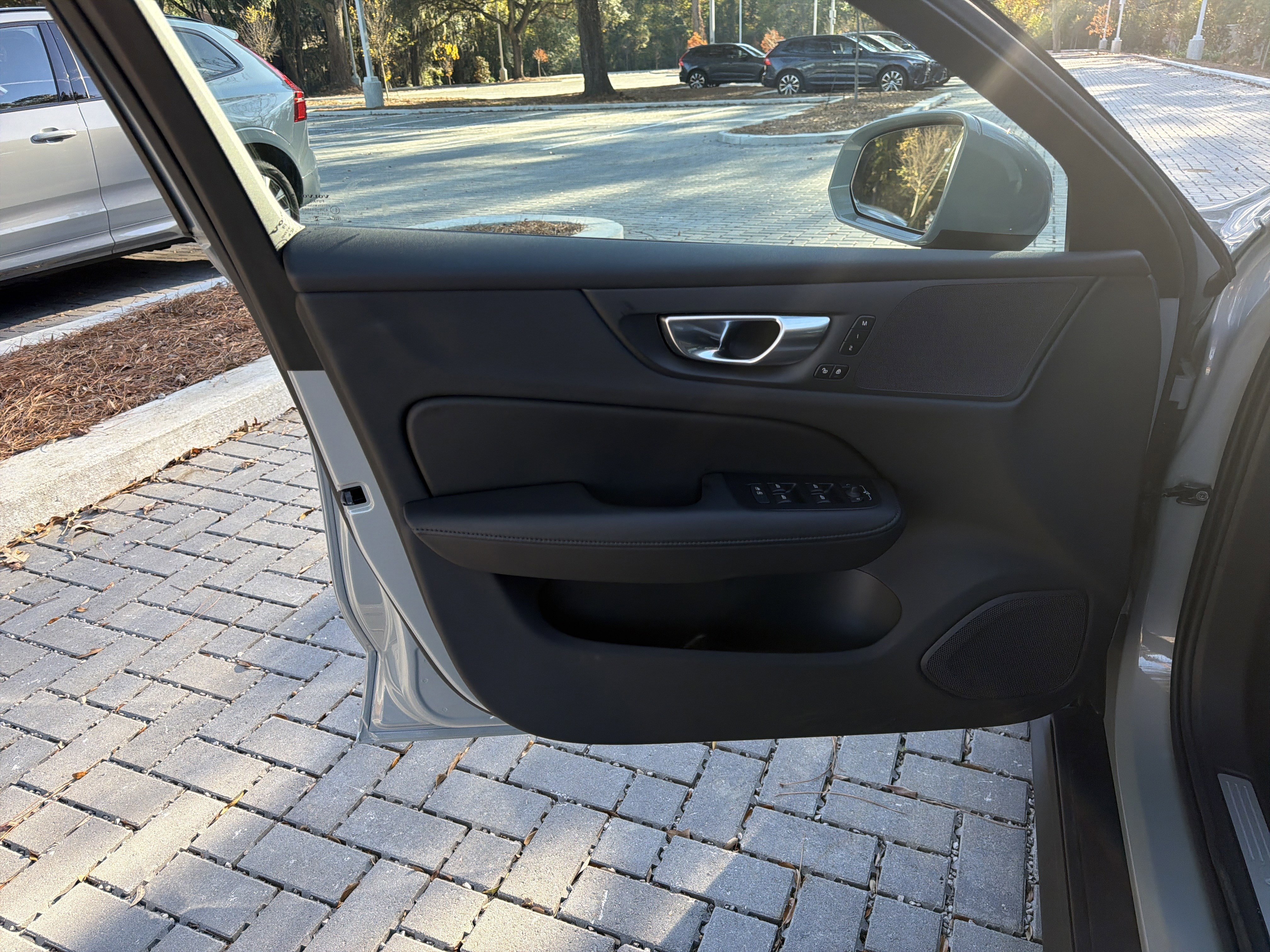 Certified 2025 Volvo V60 B5 Cross Country Plus image 14