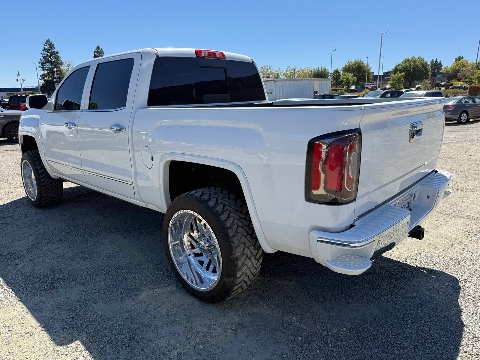 Used 2018 GMC Sierra 1500 SLT w/ SLT Premium Package AWD/4WD image 5