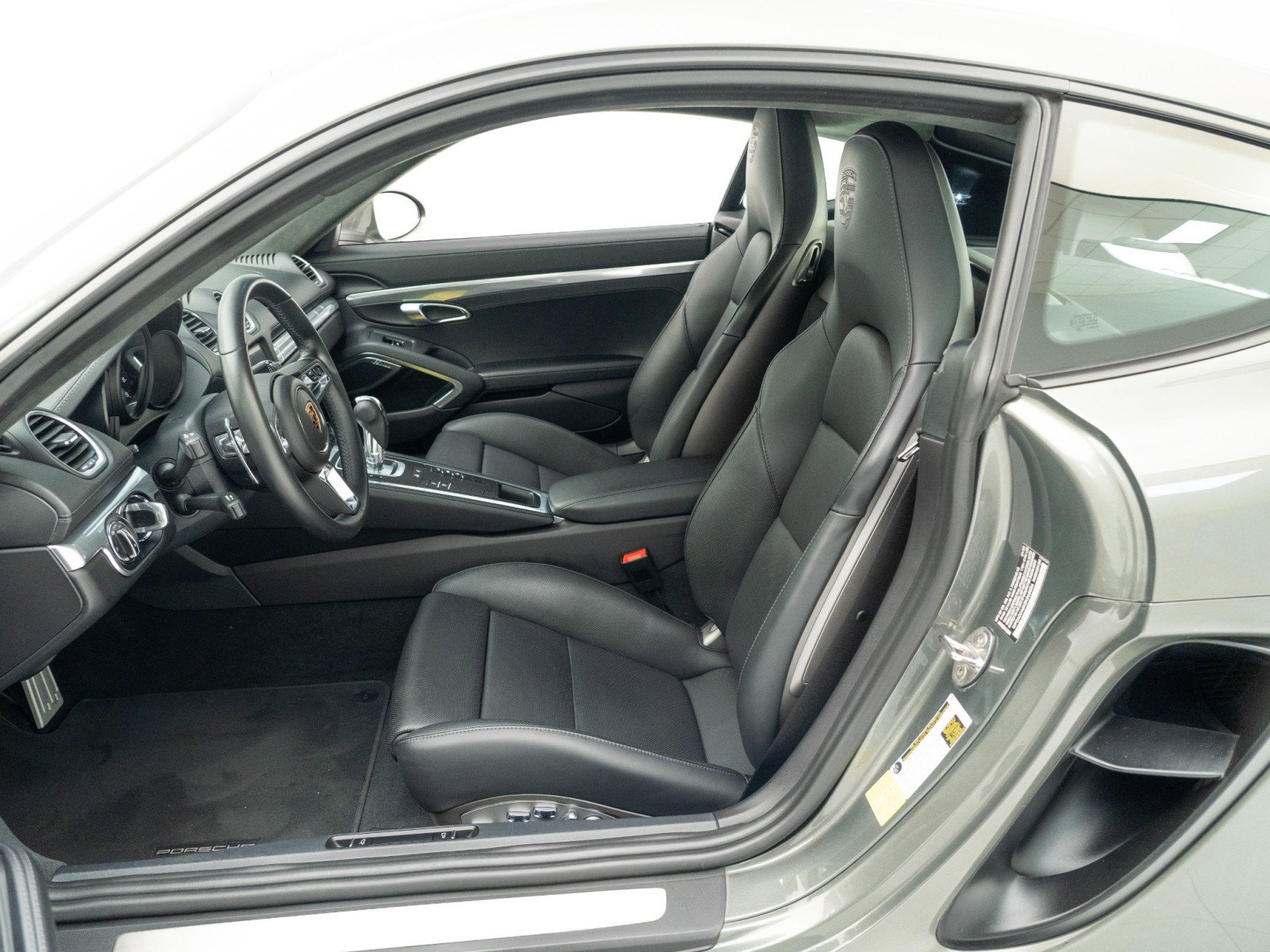 Certified 2025 Porsche 718 Cayman GTS RWD image 18