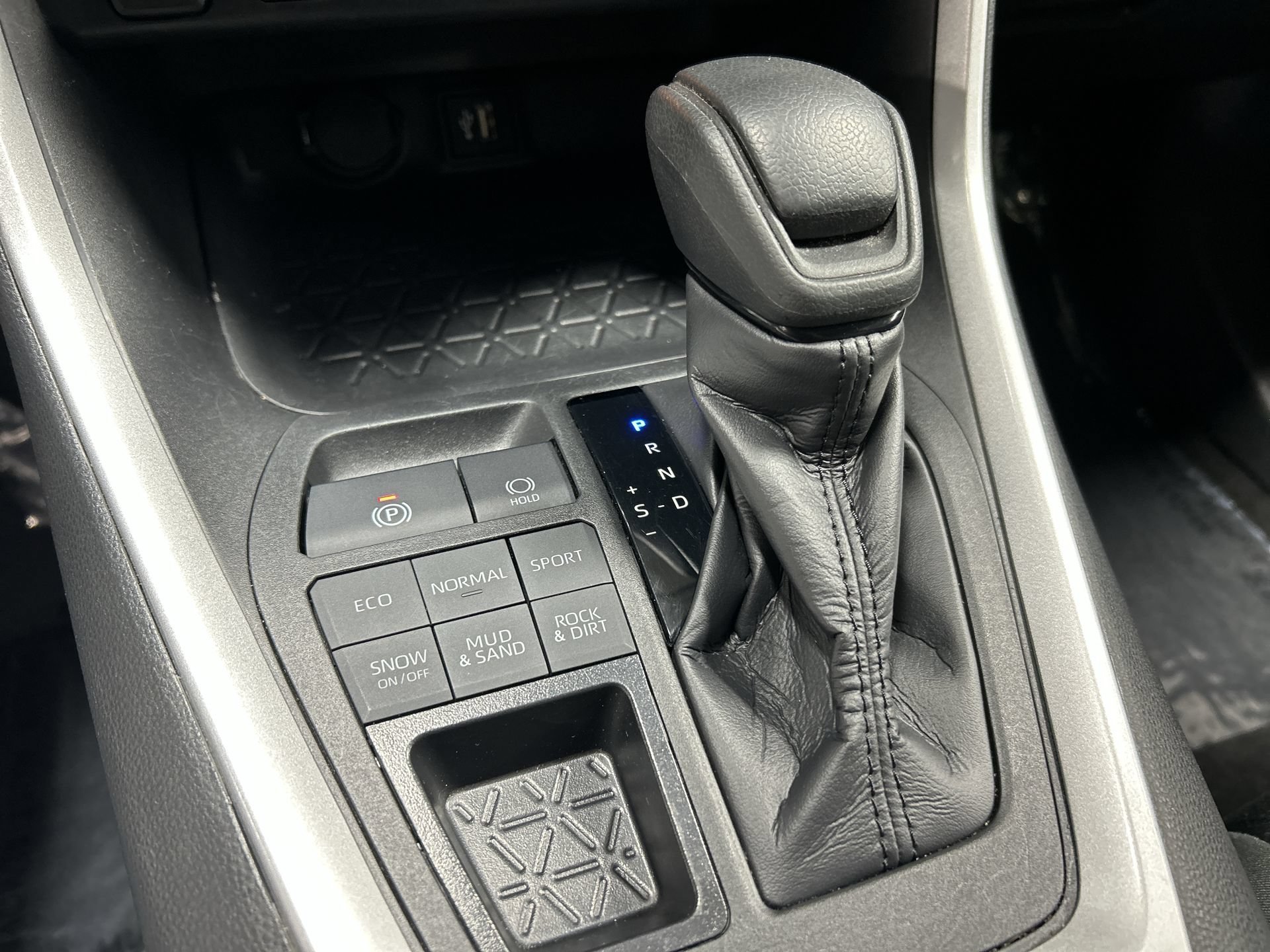 Used 2024 Toyota RAV4 XLE w/ Weather Package AWD/4WD image 17