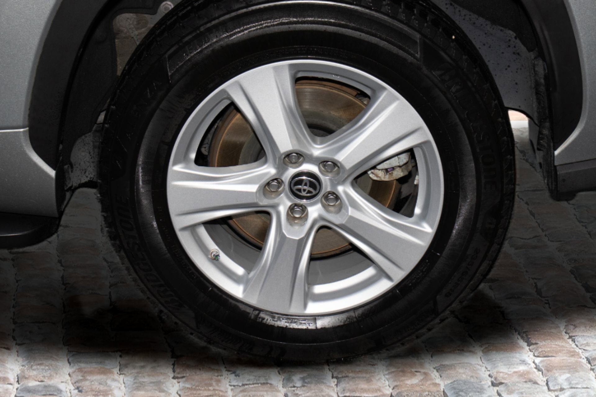 Used 2020 Toyota Highlander L image 37