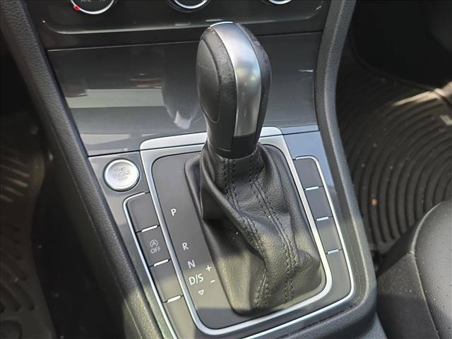 Used 2020 Volkswagen Golf 4-Door FWD image 16