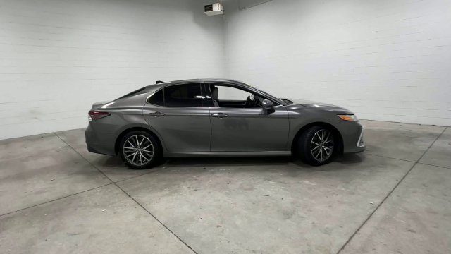Used 2023 Toyota Camry XLE FWD image 5