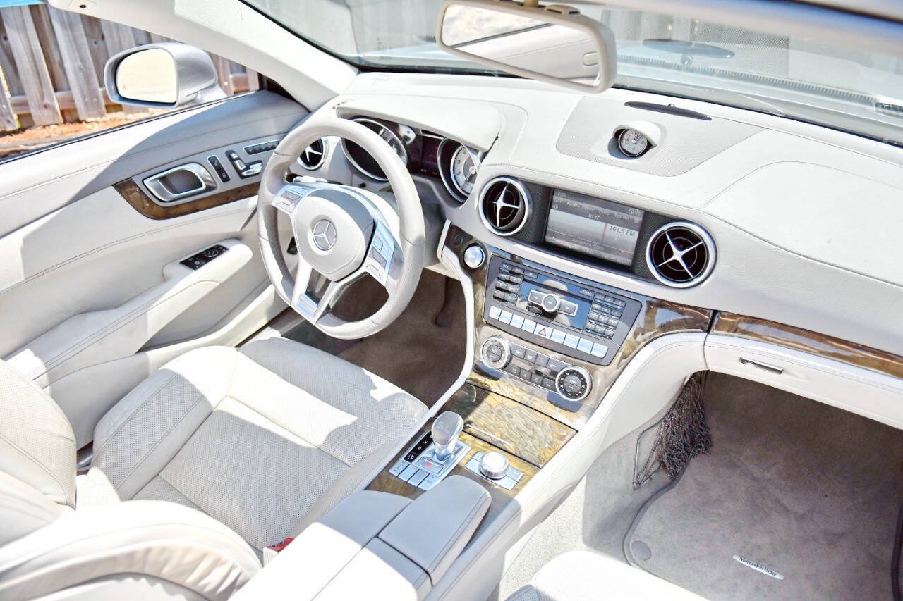 Used 2014 Mercedes-Benz SL 550 image 40