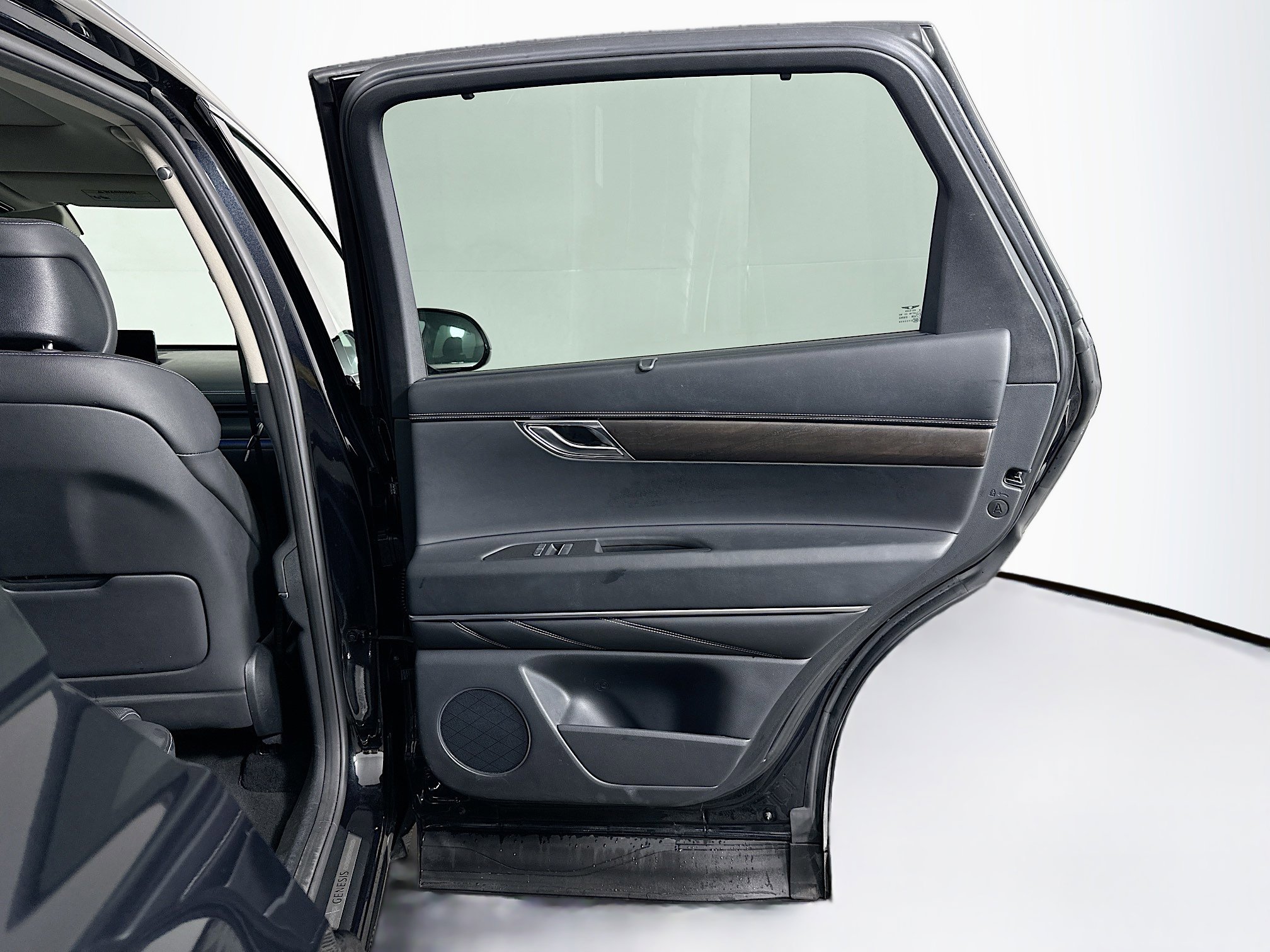 Used 2024 Genesis GV80 3.5T image 32