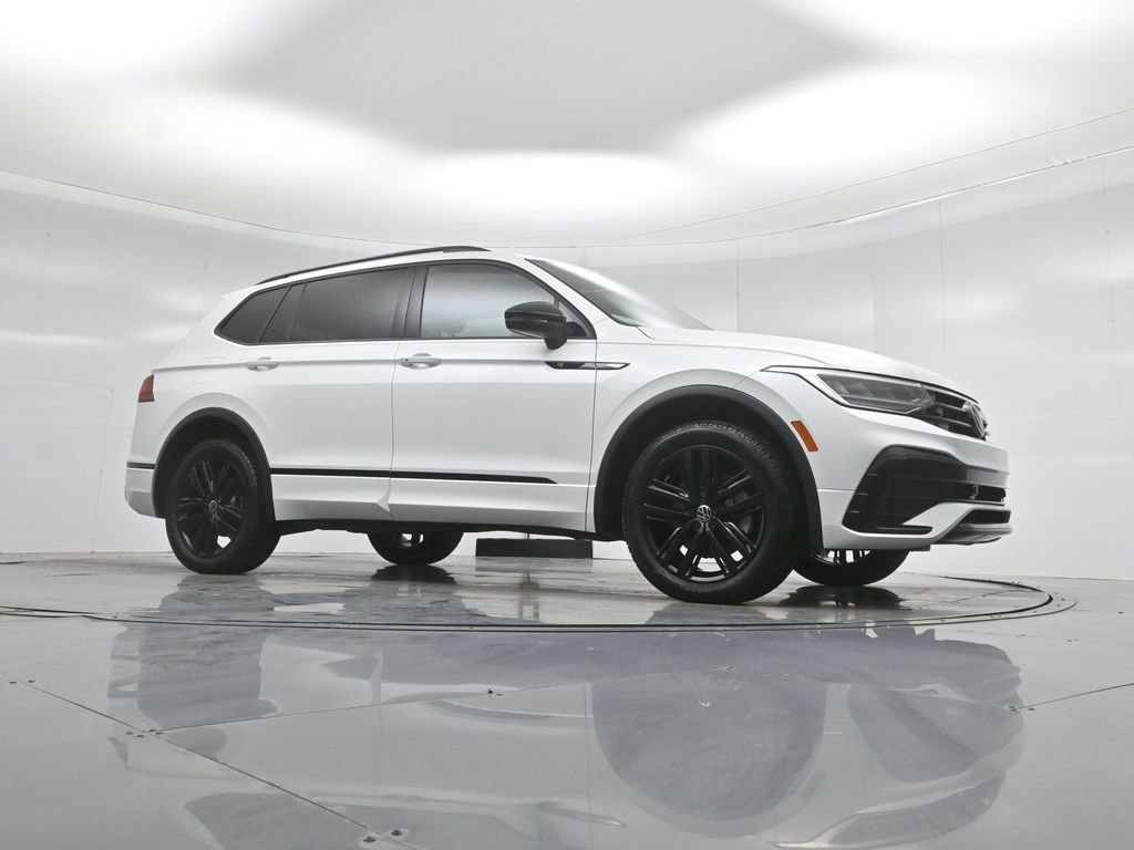 Used 2022 Volkswagen Tiguan SE R-Line FWD image 3