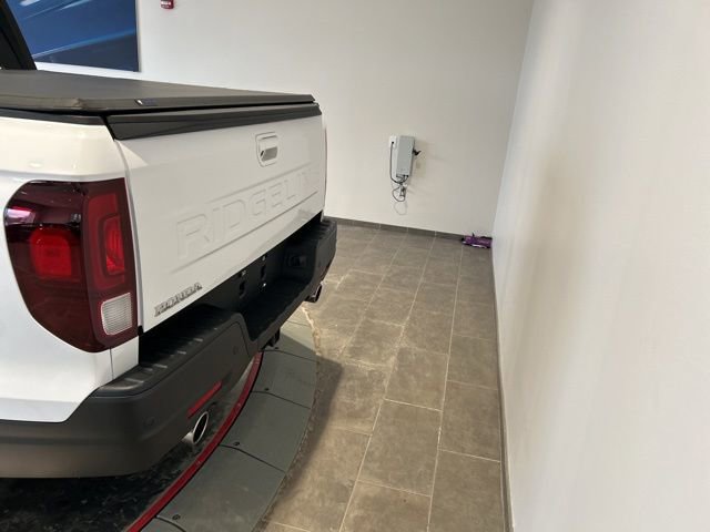 Used 2025 Honda Ridgeline Black Edition image 5
