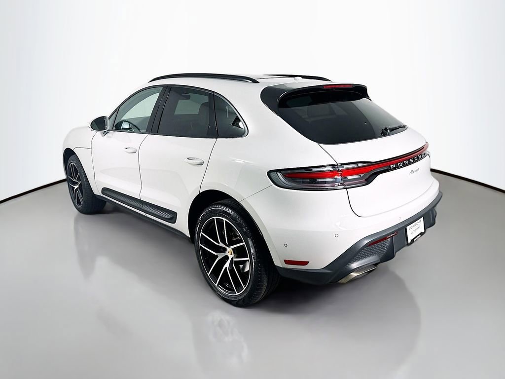 Certified 2023 Porsche Macan image 3