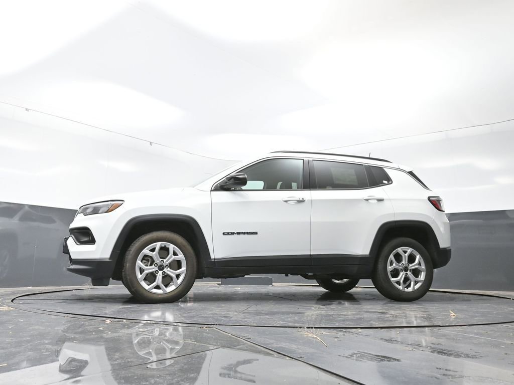 Used 2025 Jeep Compass Latitude AWD/4WD image 28