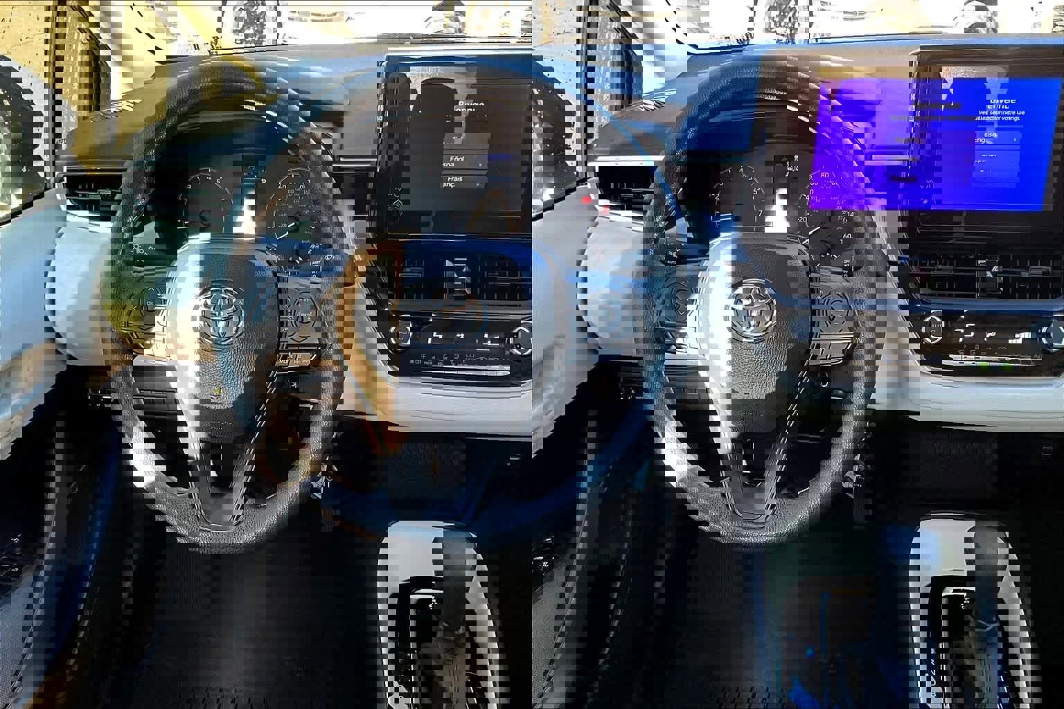 Certified 2025 Toyota Corolla LE image 5