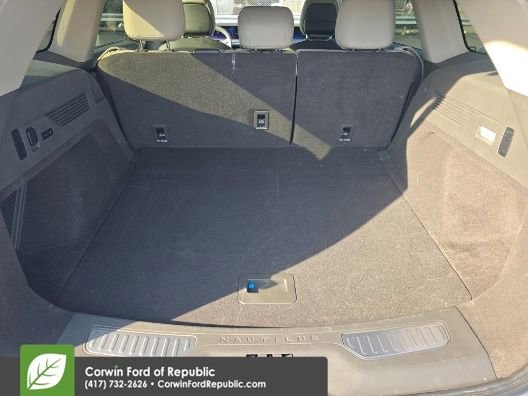 Used 2025 Lincoln Nautilus Premier image 14