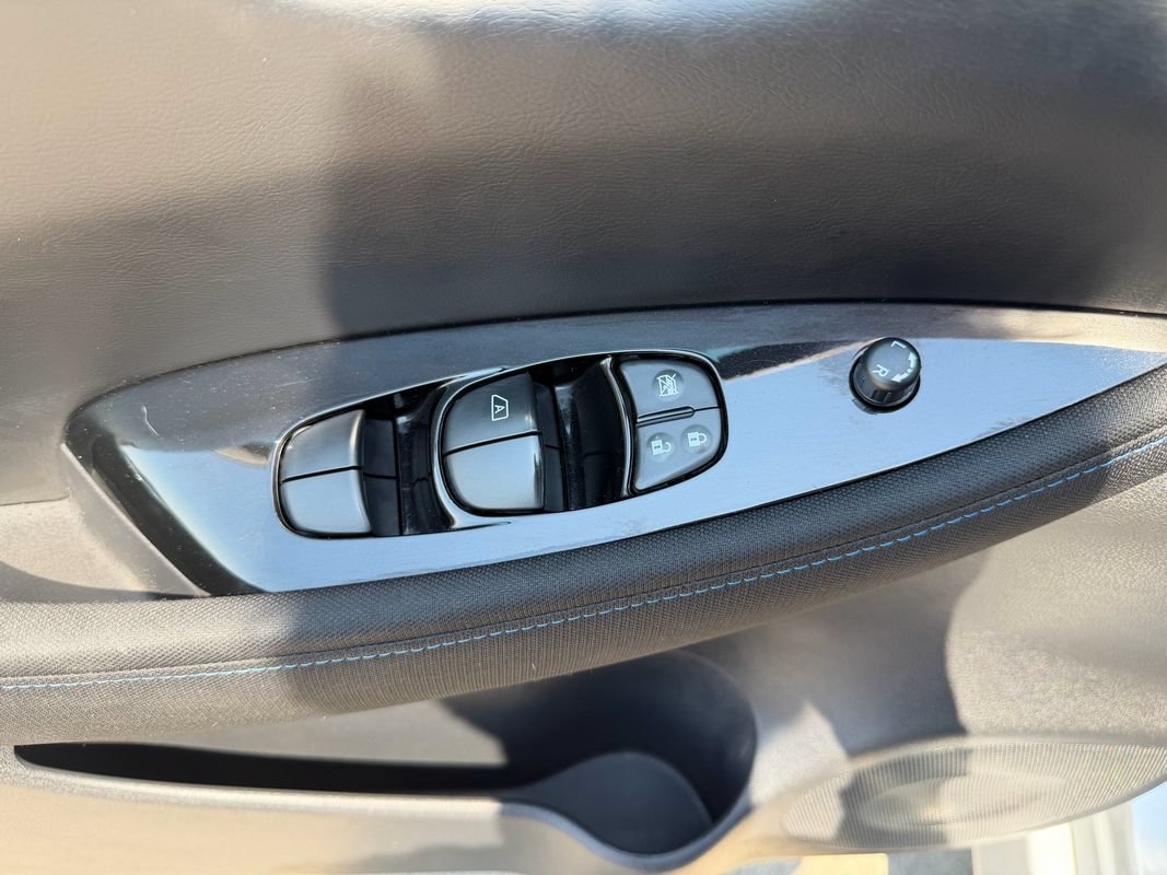 Used 2022 Nissan Leaf SV FWD image 23