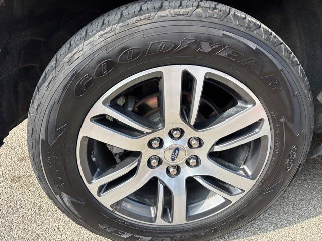 Used 2023 Ford Expedition Limited image 12