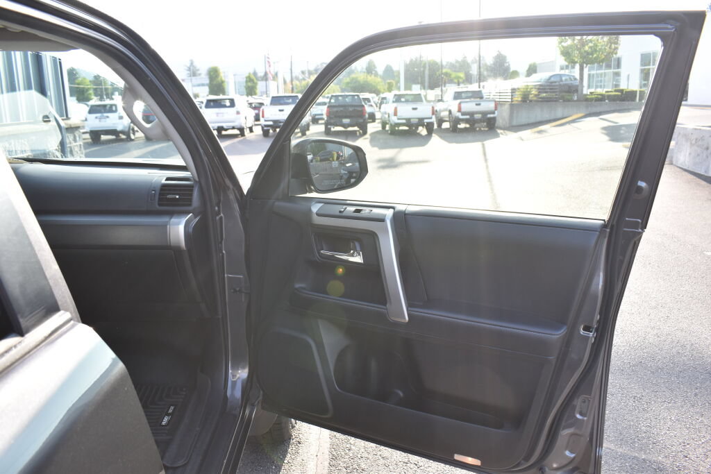 Certified 2022 Toyota 4Runner SR5 Premium w/ Moonroof Package AWD/4WD image 24