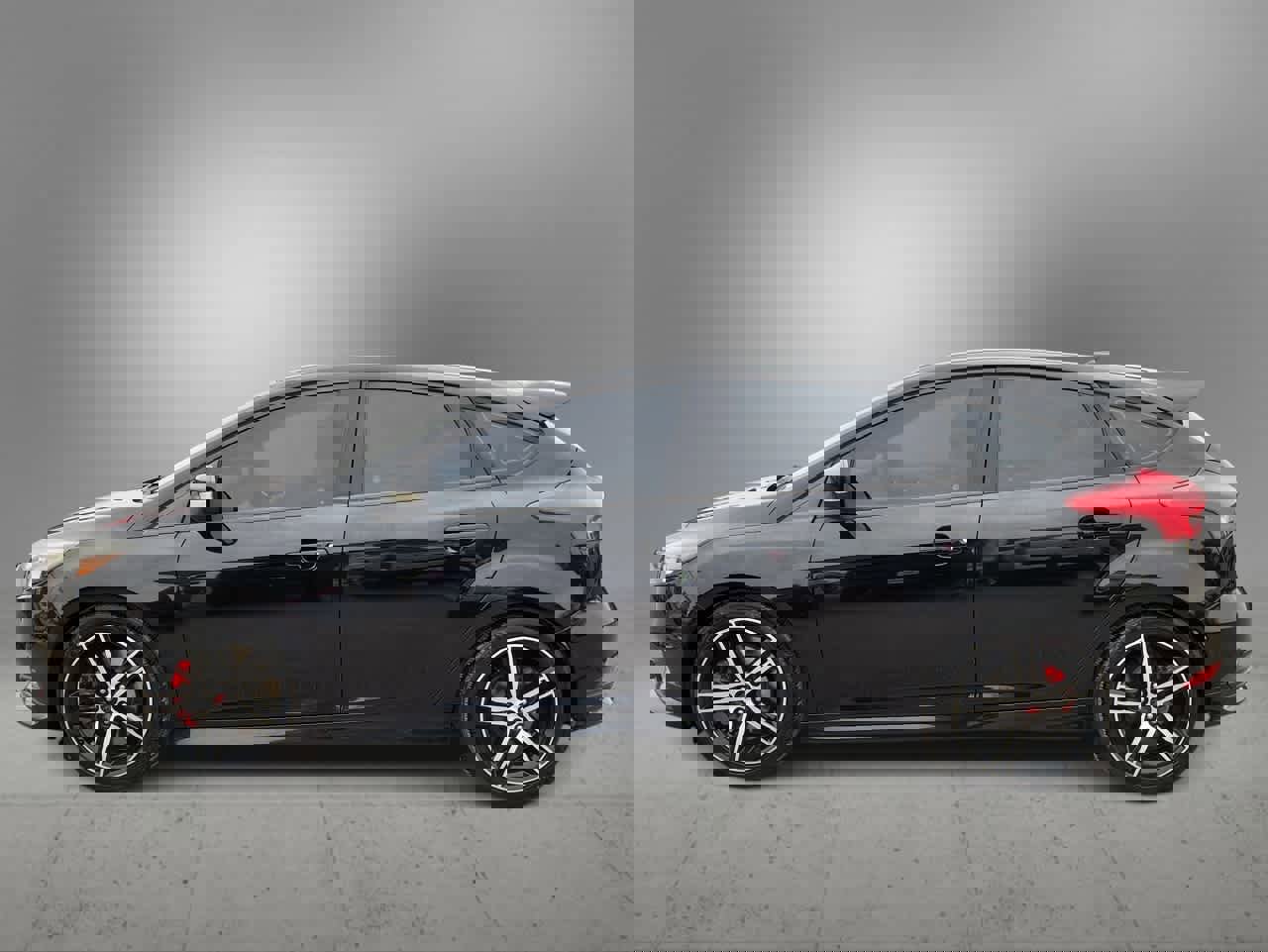 Used 2018 Ford Focus ST image 5