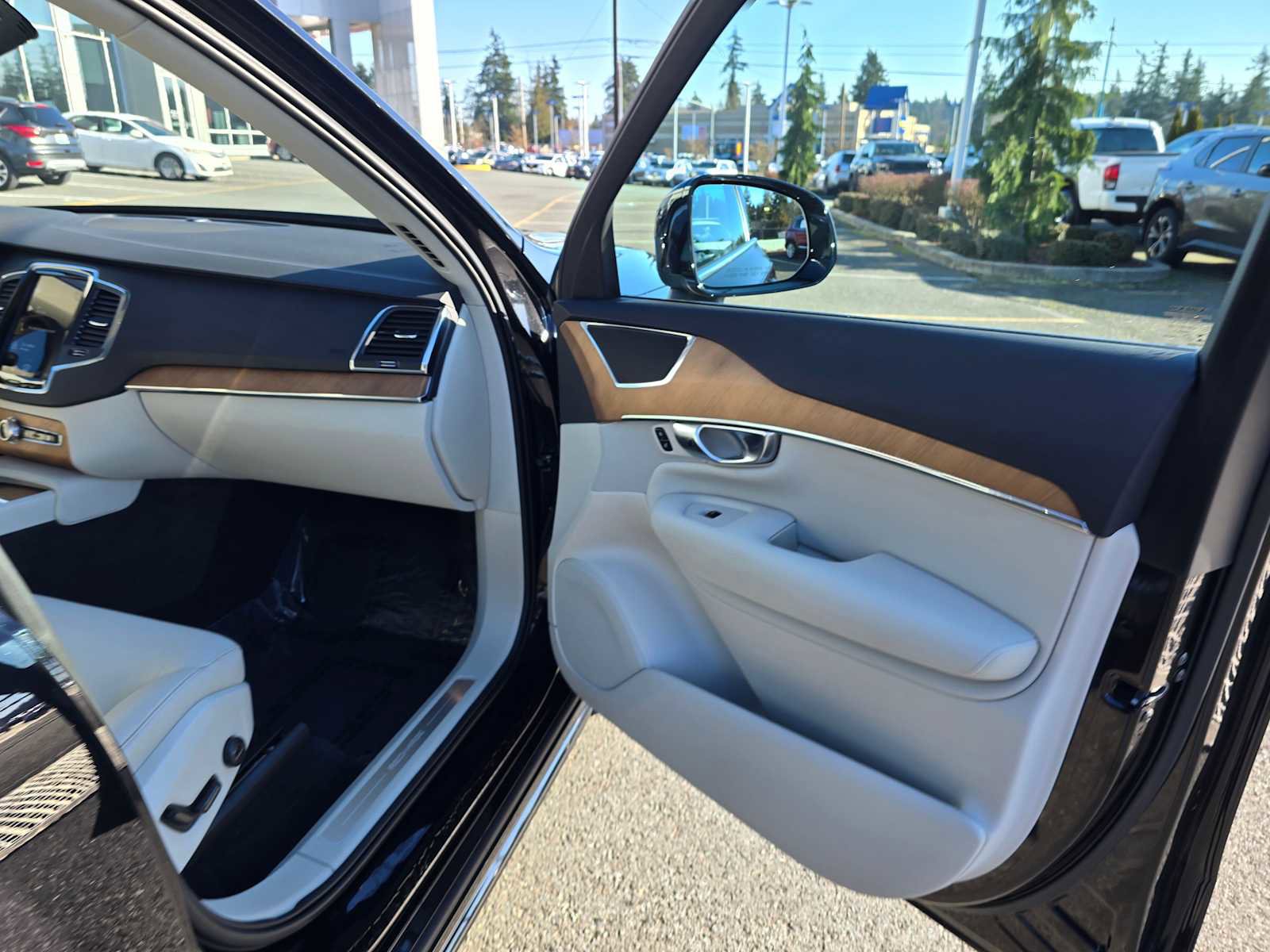 Used 2022 Volvo XC90 T8 Inscription Expression image 10