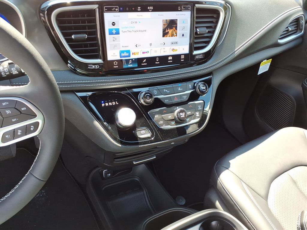 New 2026 Chrysler Pacifica Select image 14
