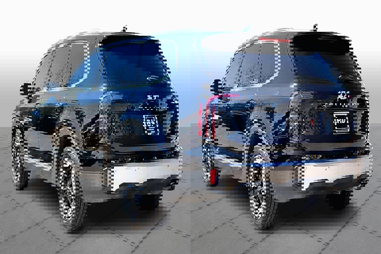 Used 2024 Kia Telluride EX w/ EX Captain's Chair Package image 11