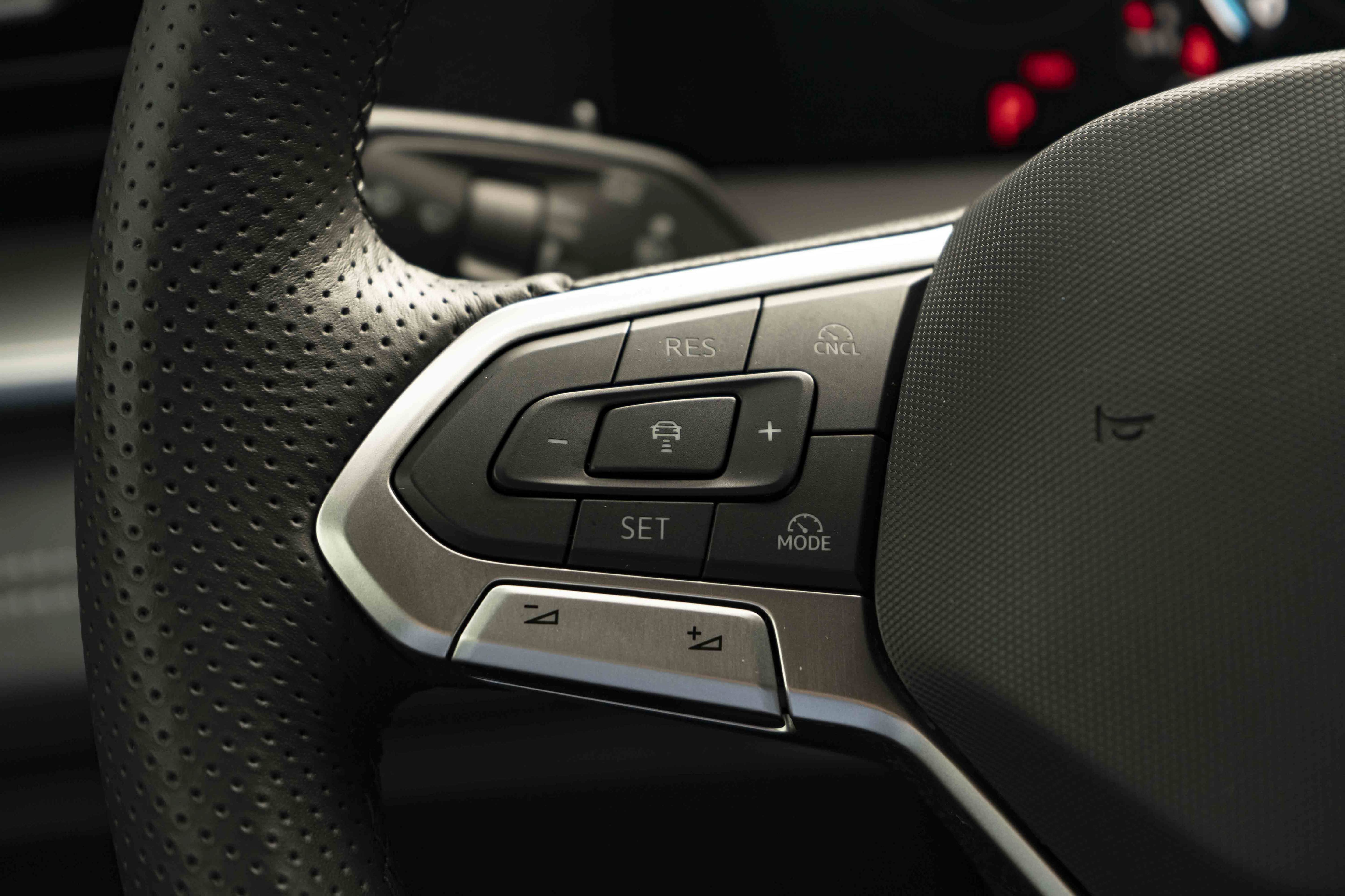 Certified 2026 Volkswagen Tiguan SE R-Line FWD image 19