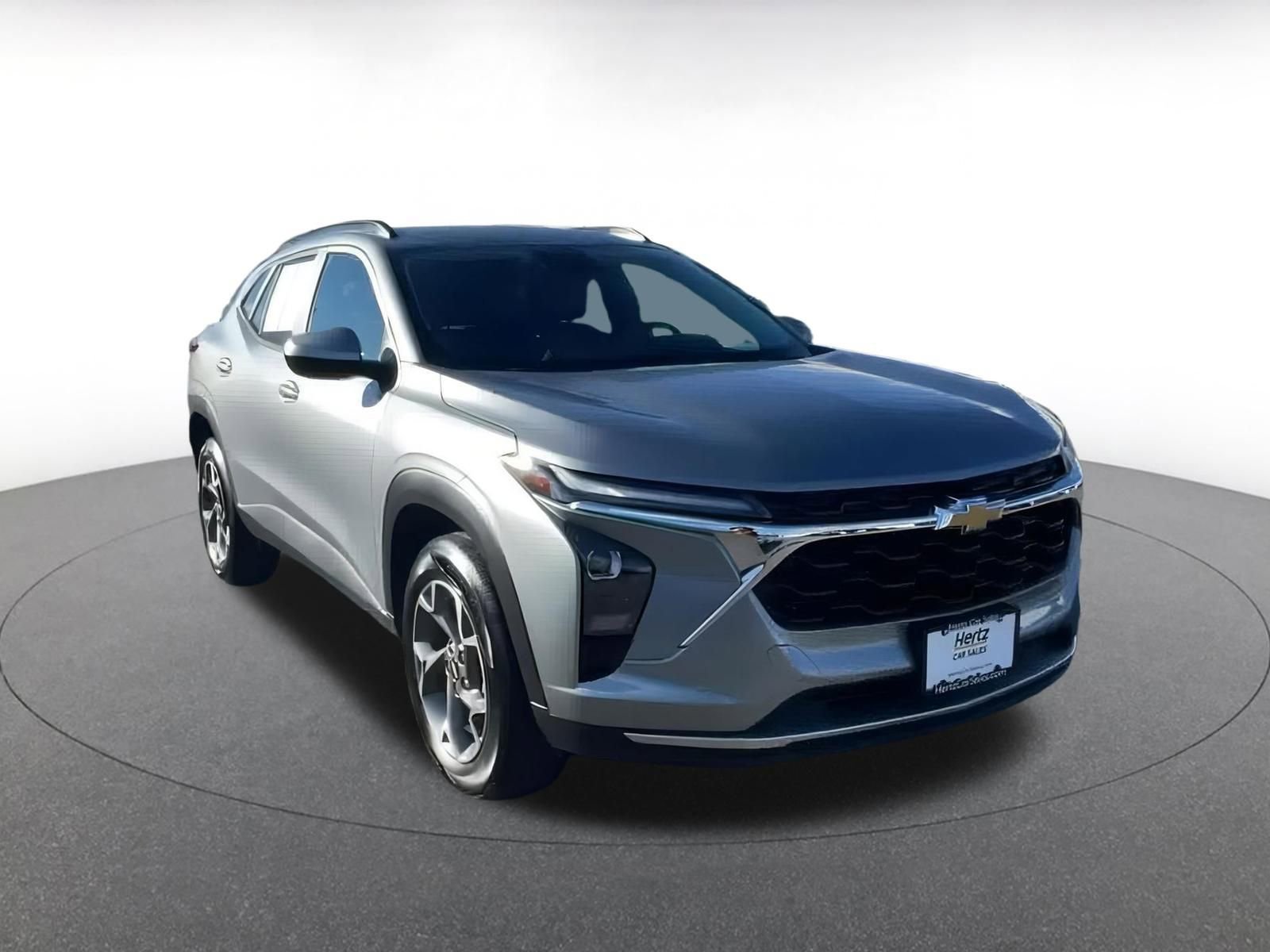 Used 2025 Chevrolet Trax LT image 3