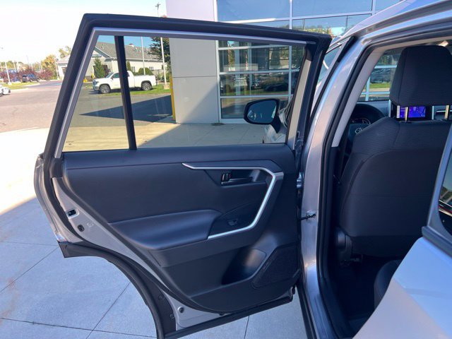 Used 2023 Toyota RAV4 LE AWD/4WD image 28
