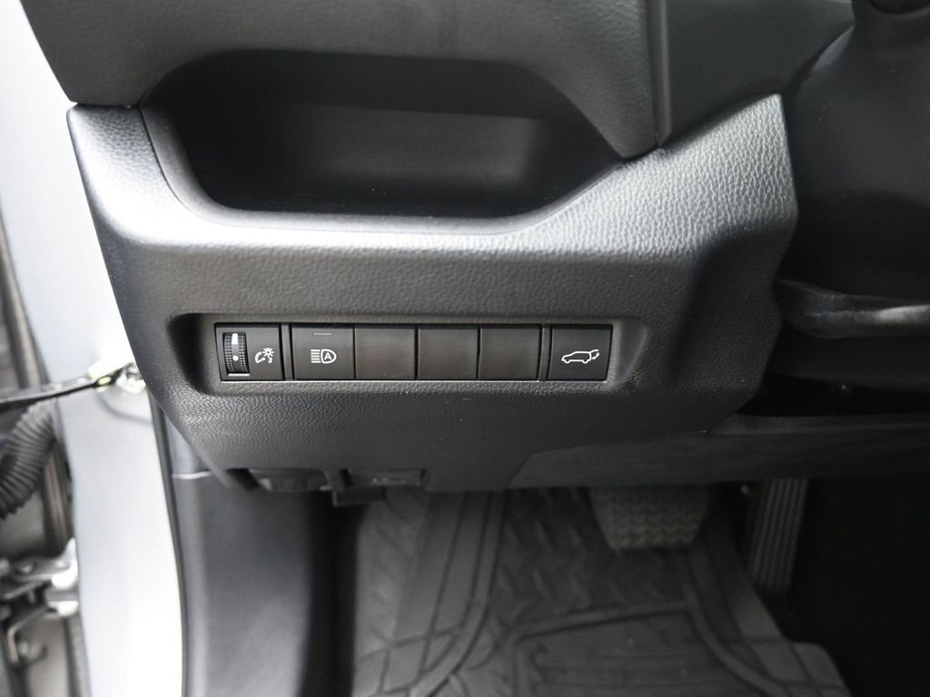 Used 2022 Toyota RAV4 XLE image 16
