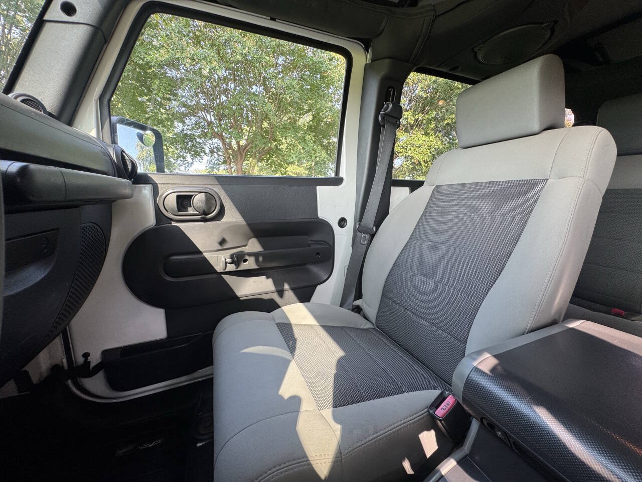 Used 2010 Jeep Wrangler Unlimited Sport AWD/4WD image 14